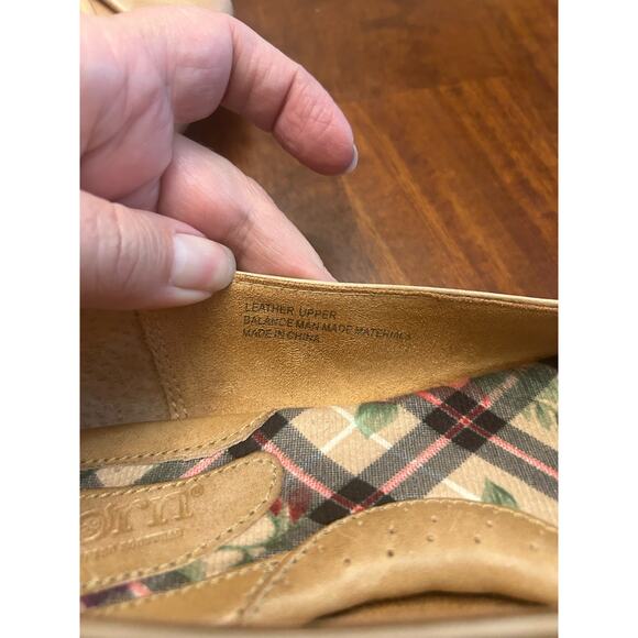 Born Women’s tan leather slip on flats, Sz 8.5m - Picture 6 of 13